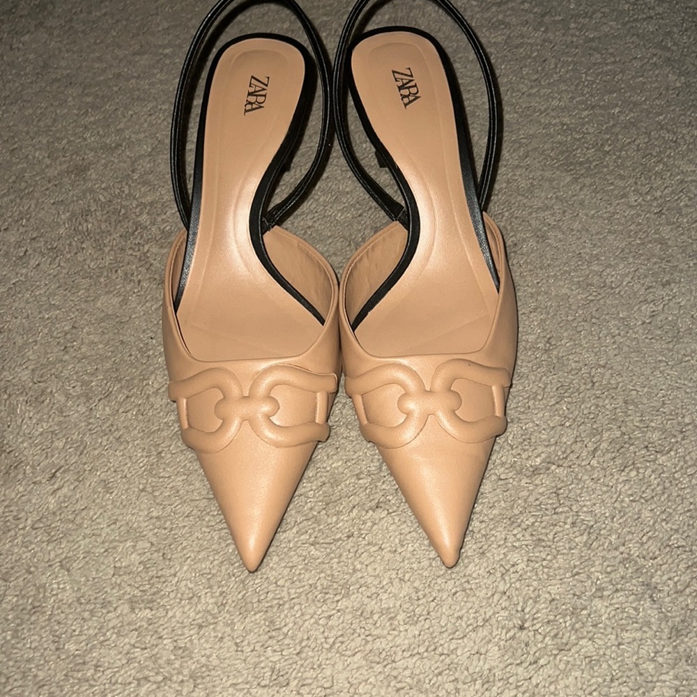 Super sophisticated sling back Zara low heel pump. Size 8 European size 39